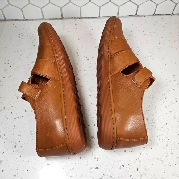 BORN Brown Leather Fisherman Style Mules Women's 8.5 M - Picture 6 of 10